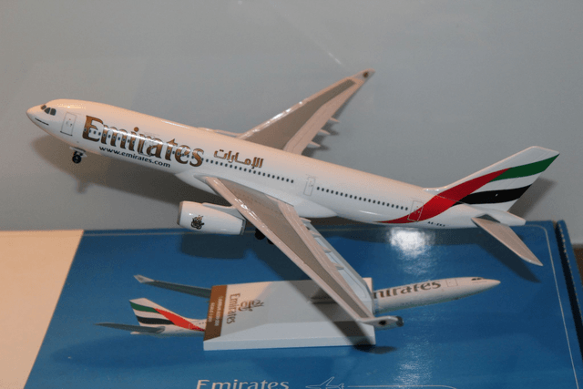Emirates A330-200 (A6-EKX), 1:200