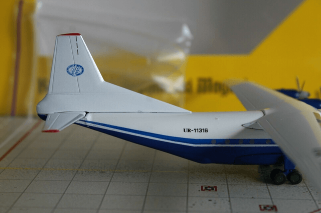 Antonov An-12 Motor Sich (UR11316), 1:200, lim. Ed. 50, very rare!