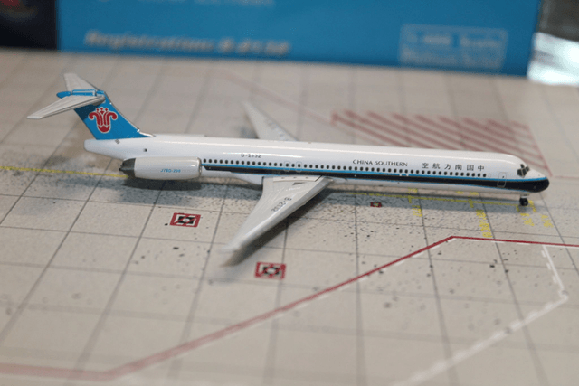 China Southern MD-82 (B-2132), 1:400 Phoenix