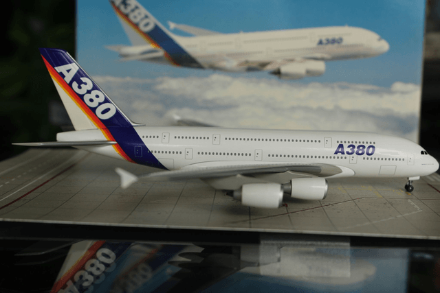 Airbus Industrie A380 "House livery, 1:400