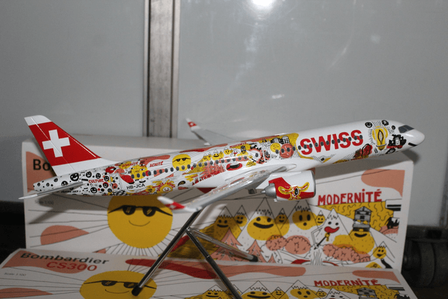 Swiss Bombardier CS300 Modell, 1:100 "Romandie"