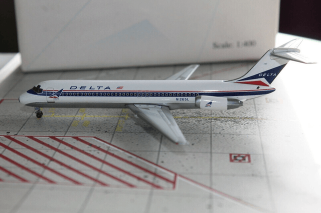 DELTA "Widget" DC-9-32 (N1265L), 1:400 Naviagtor