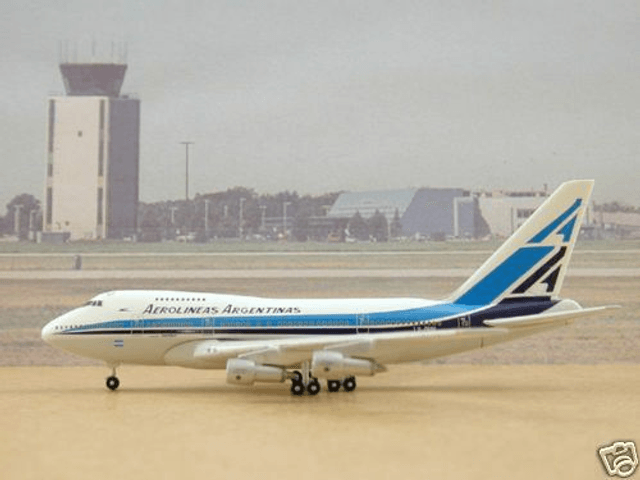 Aerolineas Argentinas B747SP-27 (OC) (LV-DHV), 1:400