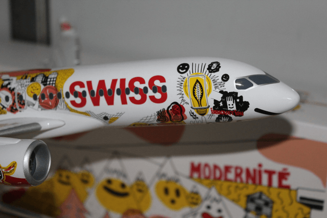 Swiss Bombardier CS300 Modell, 1:100 "Romandie"