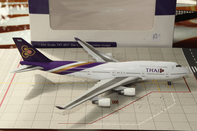 Thai Airways B747-400 (TS-TGZ), 1:400