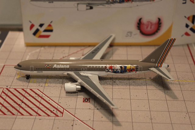 Asiana Airlines B767-300 (HL7514), 1:400