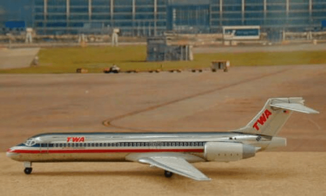 Trans World Airlines (TWA) American Airlines B717-200 (N2471F) C.R Smith Museum, 1:400