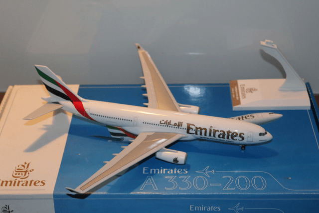 Emirates A330-200 (A6-EKX), 1:200