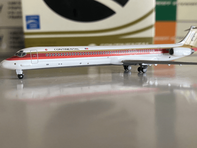 Continental Airlines MD-82 (N807NY) Black Meatball, 1:400