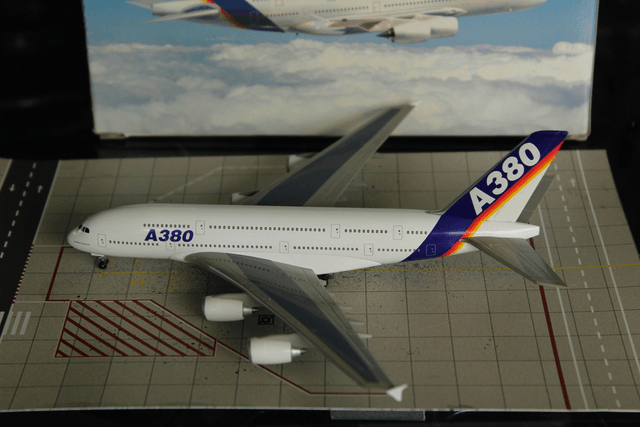 Airbus Industrie A380 "House livery, 1:400
