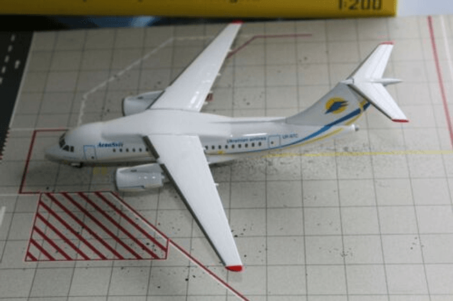 Aerosvit AN-148 (UR-NTC) 1:200, lim. Ed. 50, very rare!