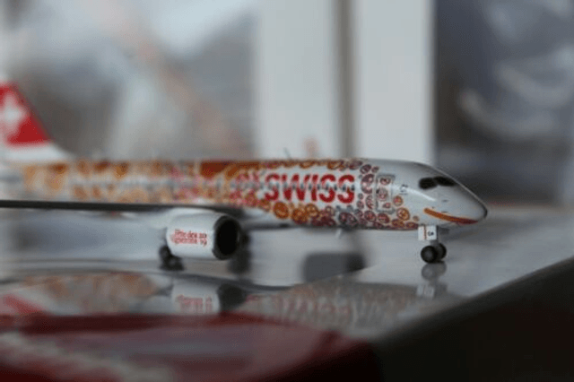 SWISS A220-300 (HB-JCA) Fête de Vignerons, 1:400 Herpa 562713