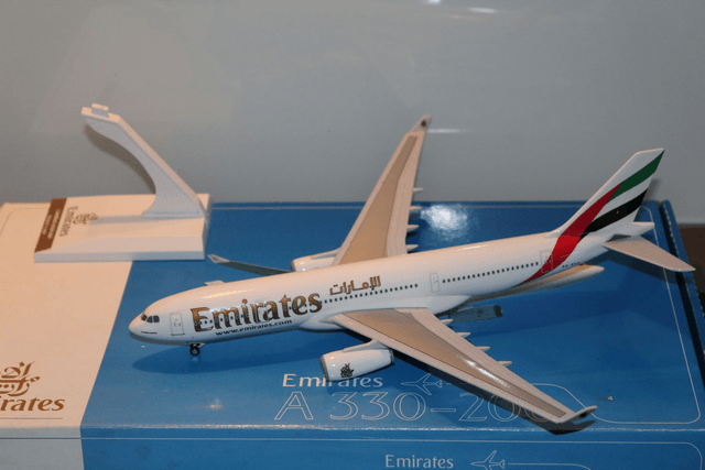 Emirates A330-200 (A6-EKX), 1:200