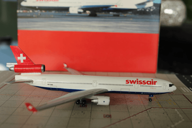 Swissair MD-11 (HB-IWB) &quot;Blue belly&quot;, 1:400