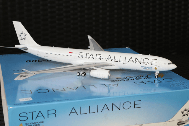 SINGAPORE AIRLINES AIRBUS A330-300 (9V-STU)  STAR ALLIANCE, 1:200