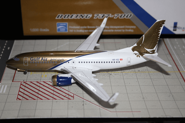 Gulf Air B737-700 (HB-IIQ), 1:200