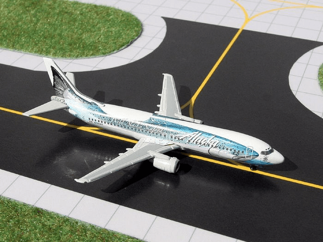 Alaska Airlines B737-400 (N792AS) &quot;Salmon-Thirty-Salmon&quot; , 1:400, Gemini Jets