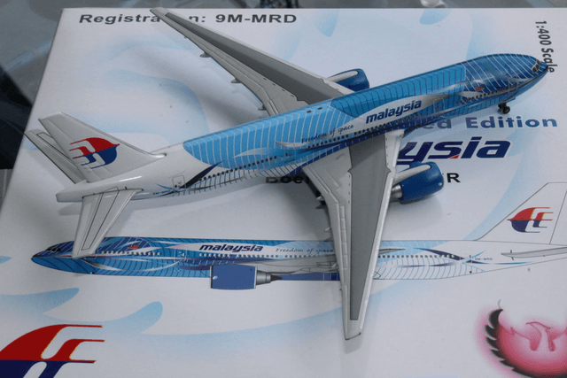 Malaysia B777-200ER (9M-MRD) &quot;Freedom of Space&quot;, 1:400 Phoenix