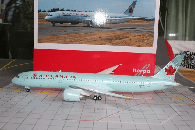 Air Canada B787-9 Dreamliner (C-FNOE), 1:200 Herpa