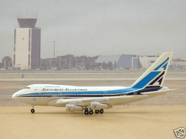 Aerolineas Argentinas B747SP-27 (OC) (LV-DHV), 1:400