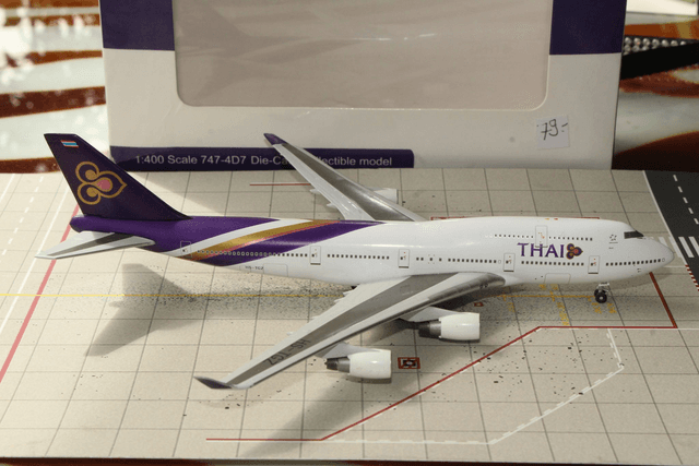 Thai Airways B747-400 (TS-TGZ), 1:400