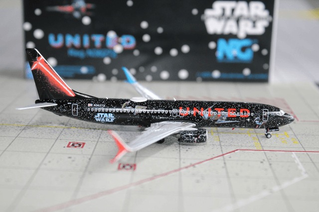 United Airlines B737-800 (N36272) &quot;Star Wars&quot;, 1:400