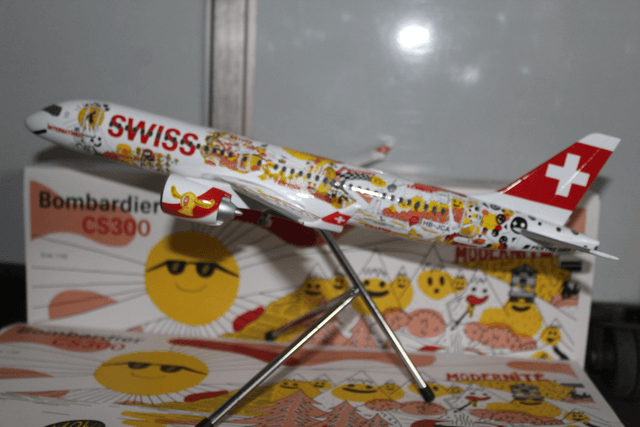 Swiss Bombardier CS300 Modell, 1:100 &quot;Romandie&quot;