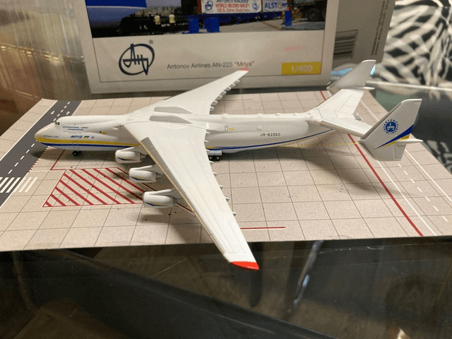 Antonov Airlines AN-225 &quot;Mriya&quot; (UR-82060) 1:400 Herpa