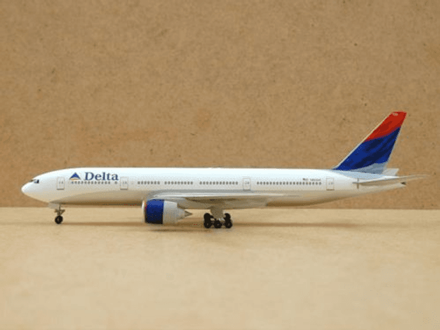 Delta Airlines B777-232 (N863DA) 1:400