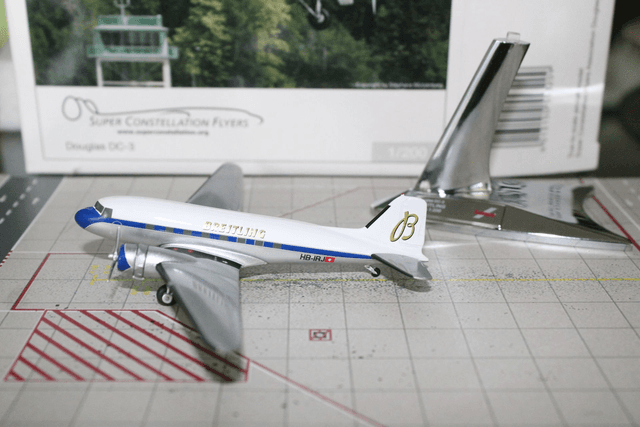 Super Constellation Flyers DC-3 (HB-IRJ), 1:200 Herpa, selten!