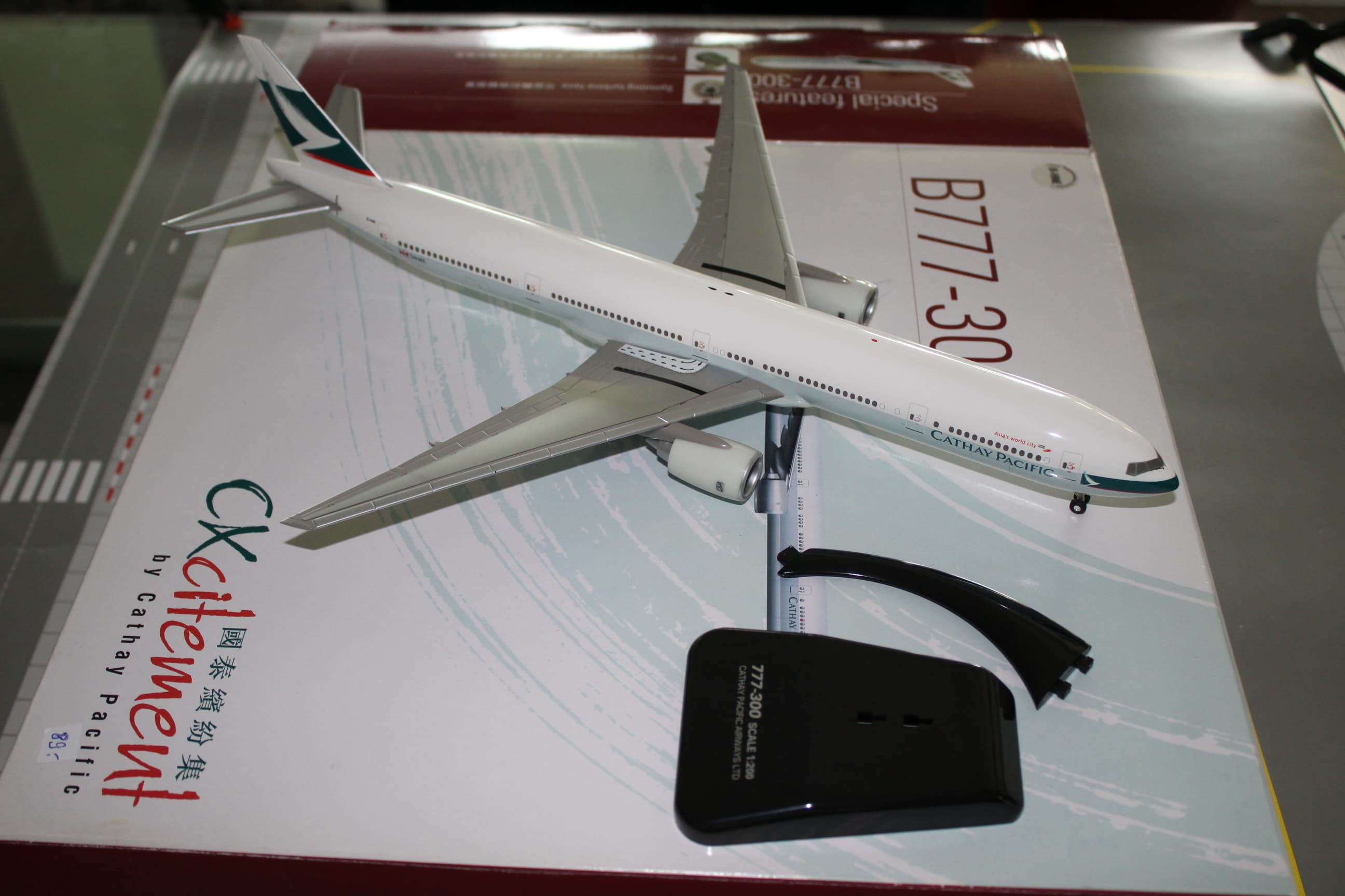Cathay Pacific B777-300 (B-HNE), 1:200, Herpa